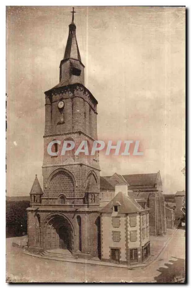 Kirche Saint-Pierre — Ansicht der Turm mit Glockenturm und Bogenarkade - Vorderseite
